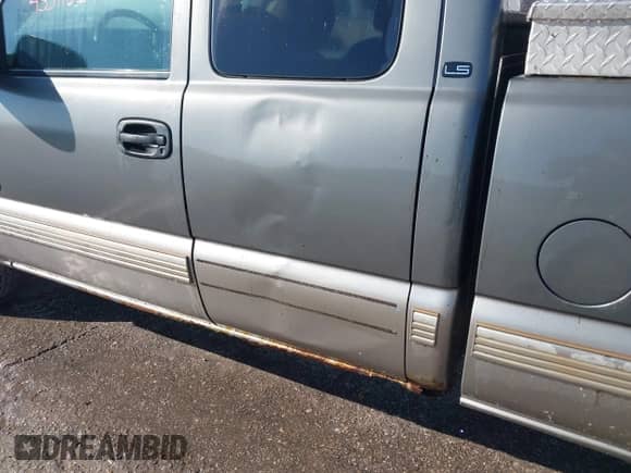 2001 Chevrolet Silverado 1500 LS с VIN 2GCEC19TX11296425, выставлен на аукционе IAAI как лот 43311029 с пробегом 329 368 миль миль и . История ставок и продаж доступна на DreamBid. Изображение 6.