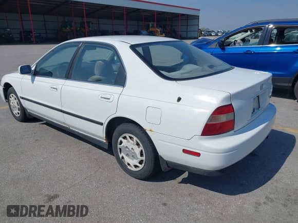 1994 Honda Accord LX с VIN 1HGCD5635RA189687, выставлен на аукционе IAAI как лот 42421010 с пробегом 155 010 миль миль и . История ставок и продаж доступна на DreamBid. Изображение 3.