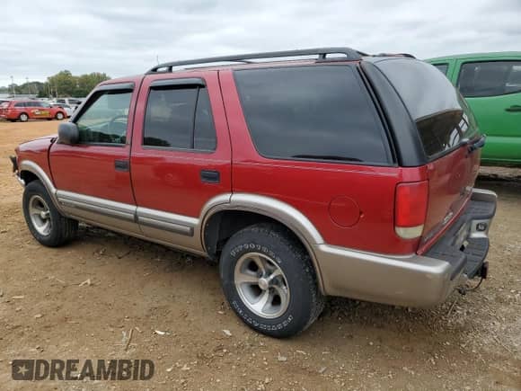 2000 Chevrolet Blazer LT with VIN 1GNCS13W3Y2213772, listed as a Copart auction lot 79964794 with 80,090 mi miles and Salvage title. Bid and sale history available at DreamBid. Image 2.