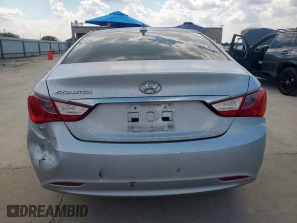 2011 Hyundai Sonata GLS z VIN 5NPEB4AC0BH100301, wystawiony jako Copart lot #70056025 z przebiegiem 186 621 mil mil oraz Szkoda całkowita • Salvage title. Historia ofert i sprzedaży dostępna na DreamBid. Obrazek 6.