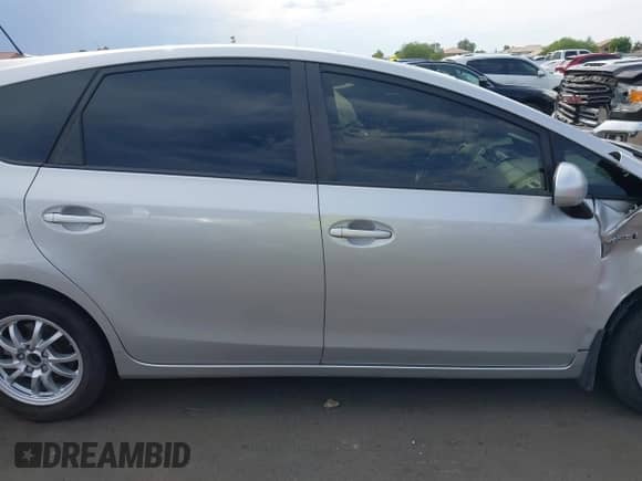 2015 Toyota Prius Two z VIN JTDZN3EU5FJ018499, wystawiony jako IAAI lot #43137403 z przebiegiem 156 541 mil mil oraz . Historia ofert i sprzedaży dostępna na DreamBid. Obrazek 13.