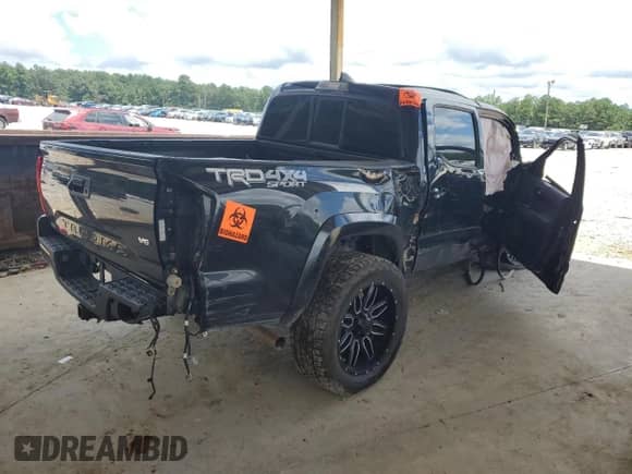 2016 Toyota Tacoma SR z VIN 5TFCZ5AN5GX030400, wystawiony jako Copart lot #65200005 z przebiegiem Nie podano mil oraz Czysty tytuł • Clean title. Historia ofert i sprzedaży dostępna na DreamBid. Obrazek 3.