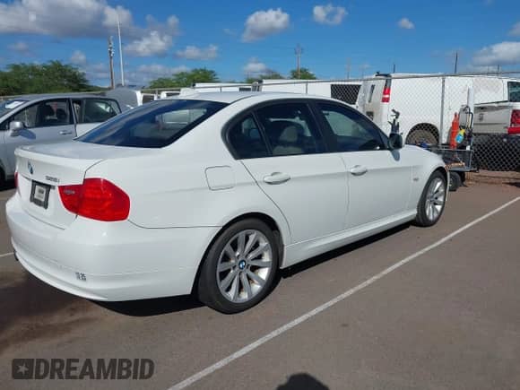 2011 BMW 3 Series 328i with VIN WBAPH7G59BNN03904, listed as a IAAI auction lot 43549725 with 93,882 mi miles and . Bid and sale history available at DreamBid. Image 4.