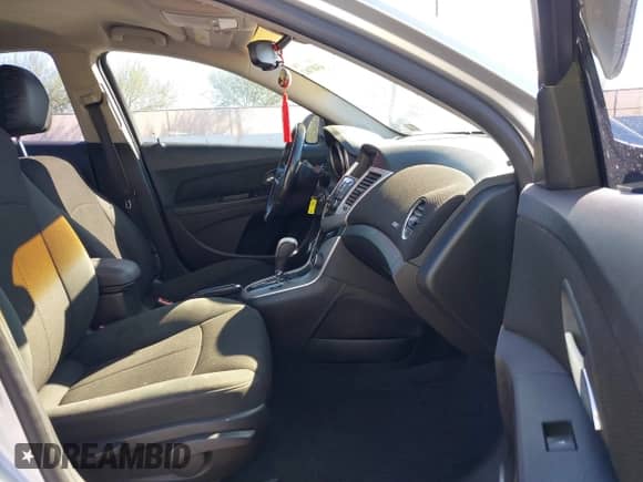 2011 Chevrolet Cruze 1LT z VIN 1G1PF5S96B7254854, wystawiony jako IAAI lot #43487462 z przebiegiem 158 158 mil mil oraz . Historia ofert i sprzedaży dostępna na DreamBid. Obrazek 5.