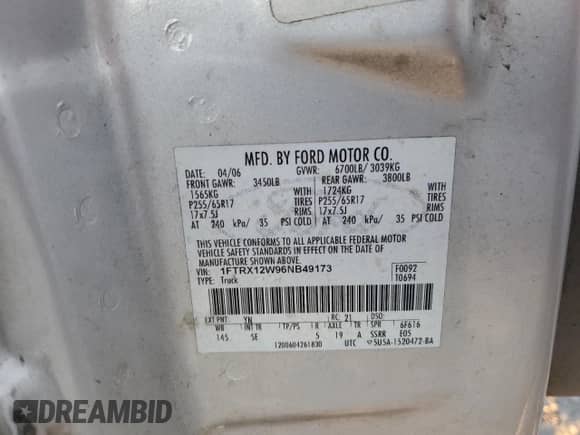 2006 Ford F-150 STX с VIN 1FTRX12W96NB49173, выставлен на аукционе Copart как лот 87278115 с пробегом 231 896 миль миль и На запчасти • Non repairable. История ставок и продаж доступна на DreamBid. Изображение 12.