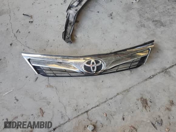 2014 Toyota Camry XLE with VIN 4T4BF1FK7ER394460, listed as a Copart auction lot 82174015 with 142,708 mi miles and Salvage title. Bid and sale history available at DreamBid. Image 12.