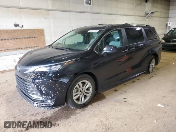 2025 Toyota Sienna XLE z VIN 5TDJSKFC6SS172710, wystawiony jako Copart lot #55451105 z przebiegiem 5 186 mil mil oraz Czysty tytuł • Clean title. Historia ofert i sprzedaży dostępna na DreamBid. Obrazek 1.