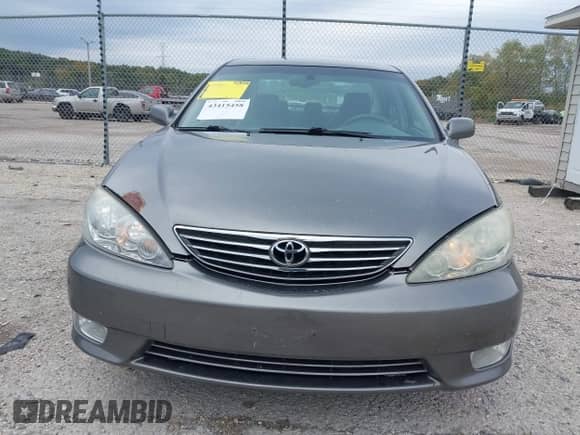2005 Toyota Camry LE z VIN 4T1BF30K35U604602, wystawiony jako IAAI lot #43415458 z przebiegiem 217 265 mil mil oraz . Historia ofert i sprzedaży dostępna na DreamBid. Obrazek 12.