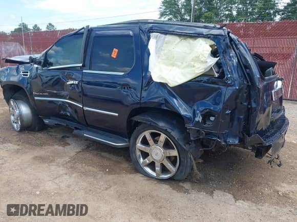 2007 Cadillac Escalade with VIN 1GYEC63807R387344, listed as a IAAI auction lot 42685891 with Not provided miles and . Bid and sale history available at DreamBid. Image 3.