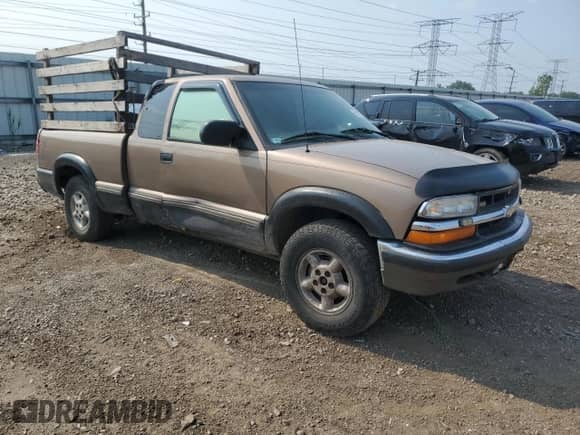 2002 Chevrolet S-10 LS z VIN 1GCDT19W428115646, wystawiony jako Copart lot #59882785 z przebiegiem 259 331 mil mil oraz Szkoda całkowita • Salvage title. Historia ofert i sprzedaży dostępna na DreamBid. Obrazek 4.