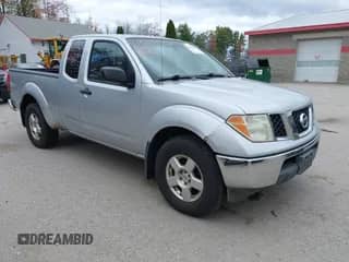 2007 Nissan Frontier LE z VIN 1N6AD06W77C438038, wystawiony jako IAAI lot #43552870 z przebiegiem 192 984 mil mil oraz . Historia ofert i sprzedaży dostępna na DreamBid. Obrazek 1.