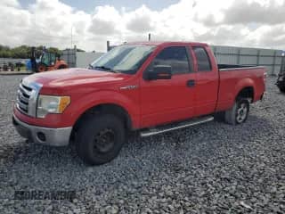 2010 Ford F-150 XL z VIN 1FTFX1EV3AFD85410, wystawiony jako Copart lot #82046845 z przebiegiem 129 548 mil mil oraz Czysty tytuł • Clean title. Historia ofert i sprzedaży dostępna na DreamBid. Obrazek 1.