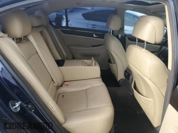 2011 Hyundai Genesis z VIN KMHGC4DF7BU139819, wystawiony jako Copart lot #77091184 z przebiegiem 179 787 mil mil oraz Nie do naprawy • Non repairable. Historia ofert i sprzedaży dostępna na DreamBid. Obrazek 10.