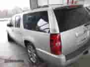 2011 Chevrolet Suburban LTZ z VIN 1GNSCKE05BR179971, wystawiony jako IAAI lot #41510322 z przebiegiem 223 741 mil mil oraz . Historia ofert i sprzedaży dostępna na DreamBid. Obrazek 15.