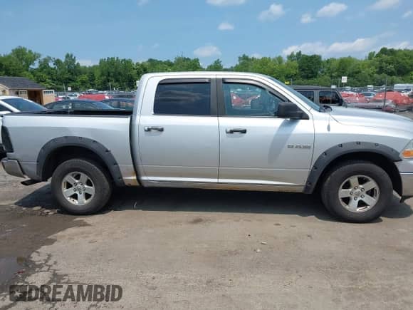 2010 Dodge 1500 SLT z VIN 1D7RV1CP3AS197393, wystawiony jako IAAI lot #42492099 z przebiegiem 238 392 mil mil oraz . Historia ofert i sprzedaży dostępna na DreamBid. Obrazek 13.