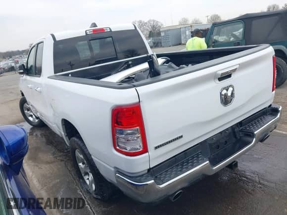 2020 Ram 1500 Big Horn z VIN 1C6RREBT0LN266926, wystawiony jako IAAI lot #41794173 z przebiegiem 126 043 mil mil oraz . Historia ofert i sprzedaży dostępna na DreamBid. Obrazek 3.