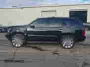 2009 Chevrolet Tahoe LTZ с VIN 1GNFC33079R108257, выставлен на аукционе IAAI как лот 43346778 с пробегом 296 581 миль миль и . История ставок и продаж доступна на DreamBid. Изображение 14.