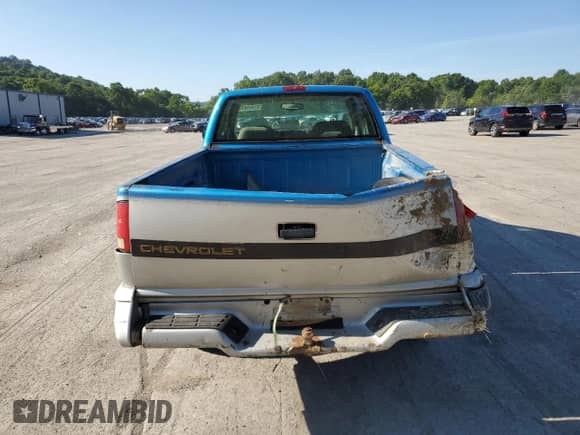 1995 Chevrolet S-10 LS с VIN 1GCCS1948S8254384, выставлен на аукционе Copart как лот 65469475 с пробегом 205 348 миль миль и Списание • Salvage title. История ставок и продаж доступна на DreamBid. Изображение 6.