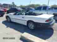 1995 Chevrolet Camaro z VIN 2G1FP32S5S2212988, wystawiony jako IAAI lot #41796497 z przebiegiem 164 711 mil mil oraz . Historia ofert i sprzedaży dostępna na DreamBid. Obrazek 3.