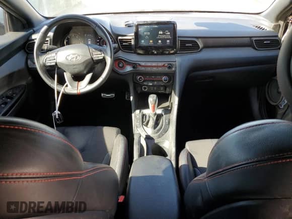 2019 Hyundai Veloster Turbo R-Spec z VIN KMHTH6AB9KU019288, wystawiony jako Copart lot #49748385 z przebiegiem 83 732 mil mil oraz Nie do naprawy • Non repairable. Historia ofert i sprzedaży dostępna na DreamBid. Obrazek 8.