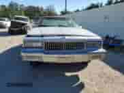 1989 Chevrolet Caprice с VIN 1G1BL51ZXKR133866, выставлен на аукционе Copart как лот 81909394 с пробегом 63 741 миль миль и Списание • Salvage title. История ставок и продаж доступна на DreamBid. Изображение 5.