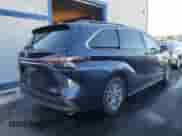 2024 Toyota Sienna XLE z VIN 5TDYRKEC6RS215254, wystawiony jako Copart lot #85163915 z przebiegiem 36 850 mil mil oraz Czysty tytuł • Clean title. Historia ofert i sprzedaży dostępna na DreamBid. Obrazek 4.