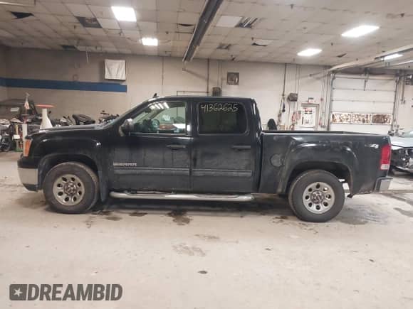 2011 GMC Sierra 1500 SL z VIN 3GTP2UEA0BG191032, wystawiony jako IAAI lot #41362625 z przebiegiem 155 539 mil mil oraz . Historia ofert i sprzedaży dostępna na DreamBid. Obrazek 14.