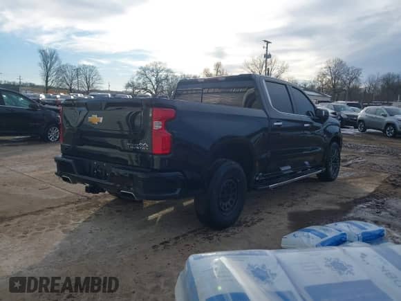 2022 Chevrolet Silverado 1500 High Country with VIN 3GCUYHEL8NG199801, listed as a IAAI auction lot 41256206 with 26,093 mi miles and . Bid and sale history available at DreamBid. Image 4.