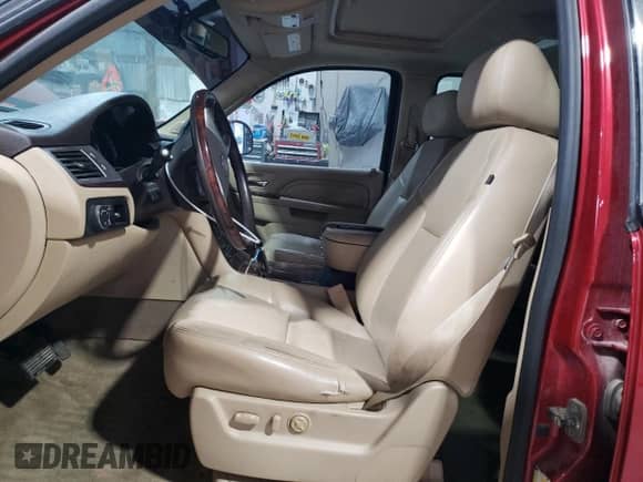 2014 Cadillac Escalade Luxury z VIN 1GYS4BEF4ER227050, wystawiony jako Copart lot #53987805 z przebiegiem 250 162 mil mil oraz Szkoda całkowita • Salvage title. Historia ofert i sprzedaży dostępna na DreamBid. Obrazek 7.