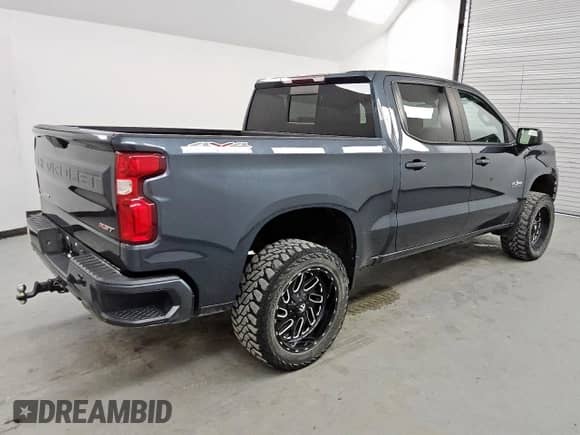 2021 Chevrolet Silverado 1500 RST z VIN 3GCUYEEL7MG102584, wystawiony jako Copart lot #69568585 z przebiegiem 91 923 mil mil oraz Czysty tytuł • Clean title. Historia ofert i sprzedaży dostępna na DreamBid. Obrazek 3.