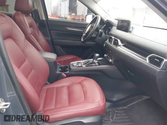 2022 Mazda CX-5 S Carbon Edition z VIN JM3KFBCM9N1538707, wystawiony jako IAAI lot #42026877 z przebiegiem 36 077 mil mil oraz . Historia ofert i sprzedaży dostępna na DreamBid. Obrazek 5.