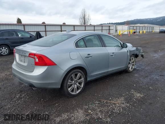 2012 Volvo S60 T6 с VIN YV1902FH7C2105461, выставлен на аукционе IAAI как лот 41323392 с пробегом 98 059 миль миль и . История ставок и продаж доступна на DreamBid. Изображение 4.