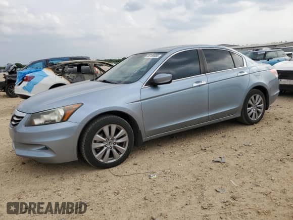 2011 Honda Accord EX z VIN 1HGCP3F77BA027015, wystawiony jako Copart lot #55160465 z przebiegiem 156 704 mil mil oraz Czysty tytuł • Clean title. Historia ofert i sprzedaży dostępna na DreamBid. Obrazek 1.