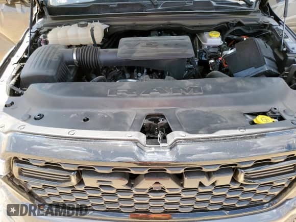 2025 Ram 1500 Tradesman z VIN 1C6RREGG2SN647557, wystawiony jako Copart lot #68718085 z przebiegiem 15 617 mil mil oraz Szkoda całkowita • Salvage title. Historia ofert i sprzedaży dostępna na DreamBid. Obrazek 11.