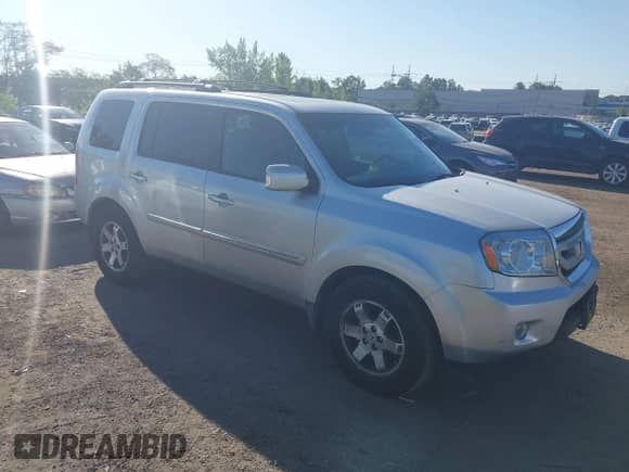 2009 Honda Pilot Touring with VIN 5FNYF488X9B023366, listed as a IAAI auction lot 43068300 with 210,590 mi miles and . Bid and sale history available at DreamBid. Image 1.