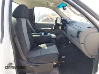 2007 Chevrolet Silverado 1500 1LT z VIN 1GCEC14C67Z543138, wystawiony jako IAAI lot #43238851 z przebiegiem 347 086 mil mil oraz . Historia ofert i sprzedaży dostępna na DreamBid. Obrazek 5.