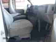 2007 Chevrolet City Express Cargo z VIN 1GNFG15Z771152985, wystawiony jako IAAI lot #41697419 z przebiegiem 215 238 mil mil oraz . Historia ofert i sprzedaży dostępna na DreamBid. Obrazek 5.