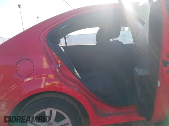 2015 Chevrolet Sonic LT z VIN 1G1JC5SH7F4100294, wystawiony jako IAAI lot #43323695 z przebiegiem 91 103 mil mil oraz . Historia ofert i sprzedaży dostępna na DreamBid. Obrazek 8.