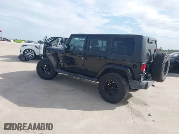 2008 Jeep Wrangler Unlimited Sahara с VIN 1J4GA59138L573998, выставлен на аукционе IAAI как лот 42582065 с пробегом 156 855 миль миль и . История ставок и продаж доступна на DreamBid. Изображение 3.