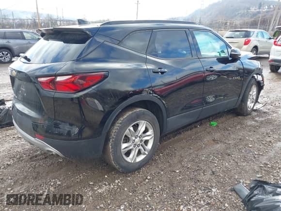 2020 Chevrolet Blazer LT z VIN 3GNKBJRS8LS611556, wystawiony jako IAAI lot #41211060 z przebiegiem 68 653 mil mil oraz . Historia ofert i sprzedaży dostępna na DreamBid. Obrazek 4.