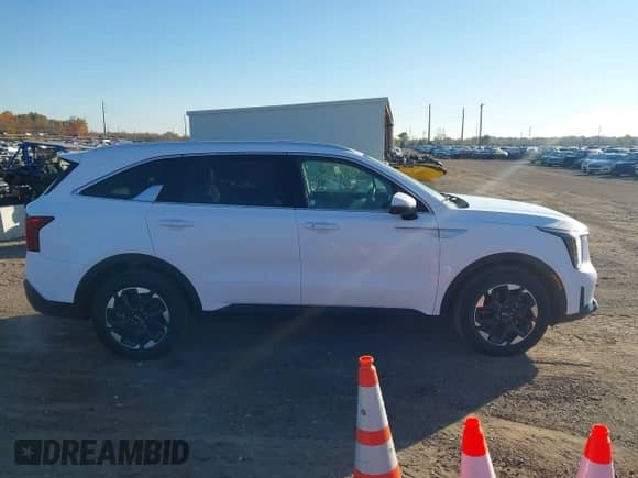 2024 Kia Sorento S with VIN 5XYRL4JC8RG286170, listed as a IAAI auction lot 43569786 with 33,389 mi miles and . Bid and sale history available at DreamBid. Image 13.