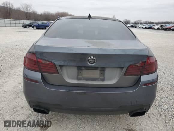 2016 BMW 5 Series 550i z VIN WBAKN9C57GD963192, wystawiony jako Copart lot #43717255 z przebiegiem 55 007 mil mil oraz Czysty tytuł • Clean title. Historia ofert i sprzedaży dostępna na DreamBid. Obrazek 6.