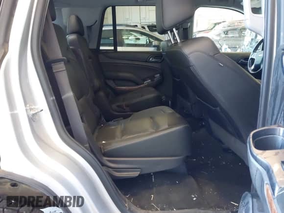 2018 Chevrolet Tahoe Premier z VIN 1GNSKCKC6JR301629, wystawiony jako IAAI lot #42615043 z przebiegiem 113 333 mil mil oraz . Historia ofert i sprzedaży dostępna na DreamBid. Obrazek 8.