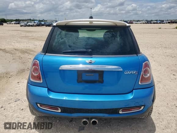 2011 MINI Hardtop S with VIN WMWSV3C58BTY10087, listed as a Copart auction lot 63158145 with 129,747 mi miles and Clean title. Bid and sale history available at DreamBid. Image 6.