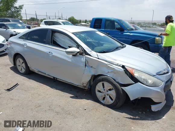 2015 Hyundai Sonata z VIN KMHEC4A43FA134456, wystawiony jako IAAI lot #42531573 z przebiegiem Nie podano mil oraz . Historia ofert i sprzedaży dostępna na DreamBid. Obrazek 12.
