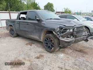 2022 Ram 1500 Laramie z VIN 1C6SRFJT6NN167135, wystawiony jako IAAI lot #43187483 z przebiegiem 130 552 mil mil oraz . Historia ofert i sprzedaży dostępna na DreamBid. Obrazek 1.