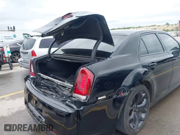 2020 Chrysler 300 Touring с VIN 2C3CCAAG8LH233604, выставлен на аукционе IAAI как лот 42370029 с пробегом 70 769 миль миль и . История ставок и продаж доступна на DreamBid. Изображение 6.