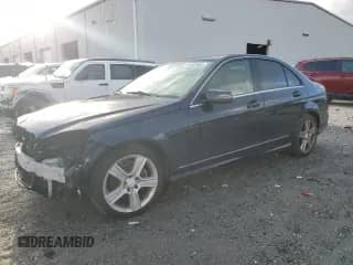 2010 Mercedes-Benz C 300 Sport z VIN WDDGF5EB7AR098225, wystawiony jako Copart lot #84482665 z przebiegiem 169 710 mil mil oraz Szkoda całkowita • Salvage title. Historia ofert i sprzedaży dostępna na DreamBid. Obrazek 1.