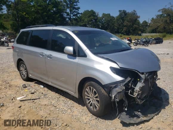 2020 Toyota Sienna XLE z VIN 5TDYZ3DC3LS085268, wystawiony jako Copart lot #71326215 z przebiegiem 99 246 mil mil oraz Szkoda całkowita • Salvage title. Historia ofert i sprzedaży dostępna na DreamBid. Obrazek 4.