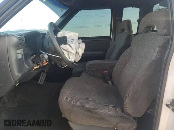 1997 Chevrolet S-10 LS с VIN 1GCCT19X0V8157742, выставлен на аукционе Copart как лот 70666064 с пробегом 150 508 миль миль и Списание • Salvage title. История ставок и продаж доступна на DreamBid. Изображение 7.